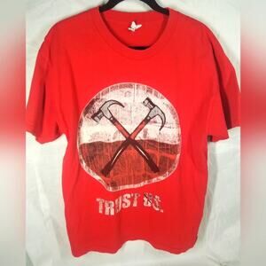 Roger Waters The Wall Tour 2010 red Graphic Tee, Large